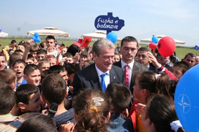 Albania-NATO-31femijet5
