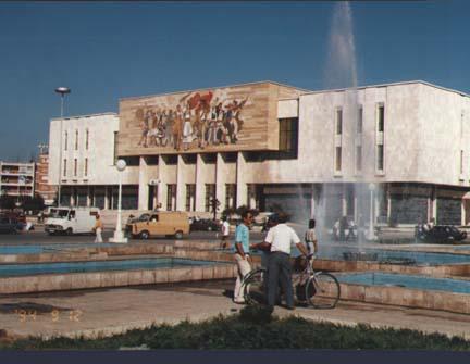 Muzeu_Kombetar_Tirane.jpg