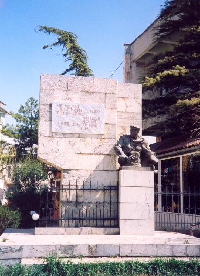 Kushtuar_njesitit_guerril_te_Korces_dhe_atyre_qe_dhane_jeten_ne_luften_Nacional_lirimtare.jpg