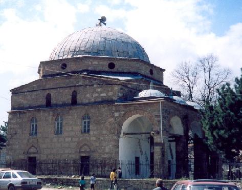 Xhamia_e_Mirahorit_xhamia_e_vjeter_Ndertuar_nga_Bej_Mirahori_rreth_shek_XIV.jpg